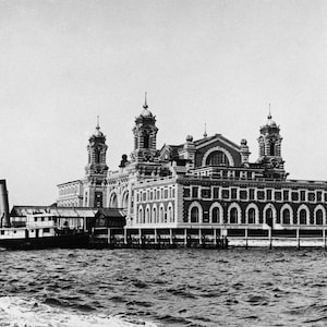 Print: New York, Ellis Island, circa 1918