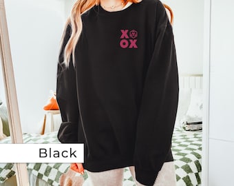 XOXO D20 Dungeons and Dragons Embroidered Sweatshirt, Valentine Sweatshirt, Women Love Heart Cute Crewneck, Valentine Shirt, Valentines Day