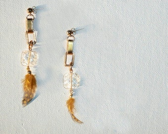 Softlinks- Stunning earrings in gold tones, with chain glass and feathers..