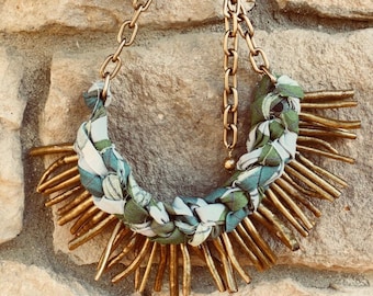 Eyelashes - Statement necklace in green and golden colors.