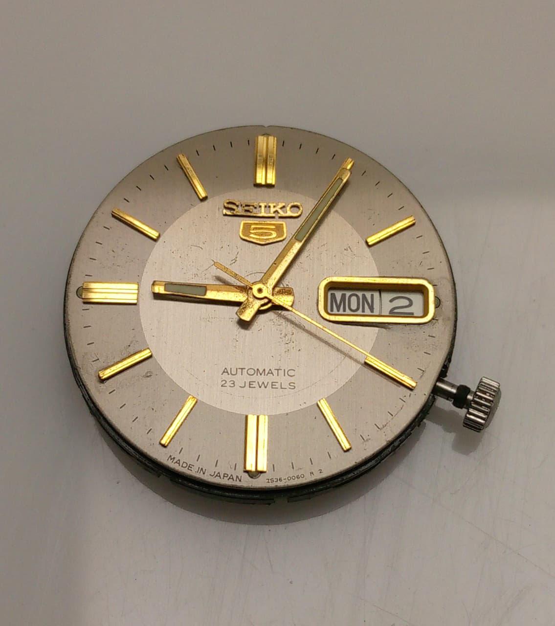 Lot De 92 Pièces Détachées Pour Montres à Quartz Seiko - Fond De Stock