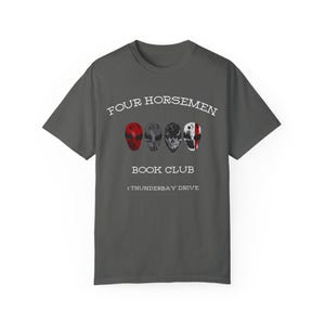 Camiseta de Los Cuatro Jinetes, Camiseta de Booktok, Camiseta de Romance Oscuro, Camiseta de La Noche del Diablo, Camiseta del Club de Lectura imagen 4