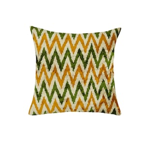 Elegant Green Velvet Cushion, Perfect For Modern And Classic Interiors