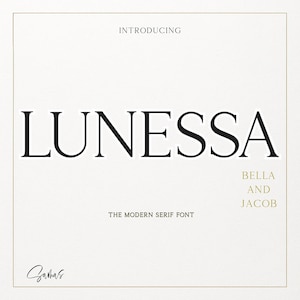 Puede incluir: Gráfico color crema con la palabra "LUNESSA" en negrita, fuente serif negra. El texto "INTRODUCING" está arriba, y "BELLA AND JACOB" está abajo en dorado. También están presentes las palabras "THE MODERN SERIF FONT".