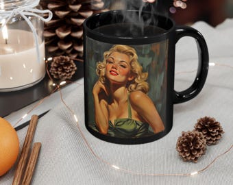 Belle tasse blonde pin-up femme