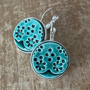 Emerald Green Lace and Silver Earrings, Handmade Earrings, Handmade Jewelry, Ceramic Earrings