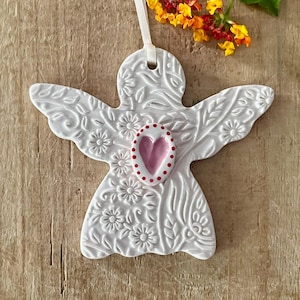 Roze hart engel ornament, handgemaakt ornament, ornament cadeau, engel ornament, beschermengel, keramische engel, aandenken ornament