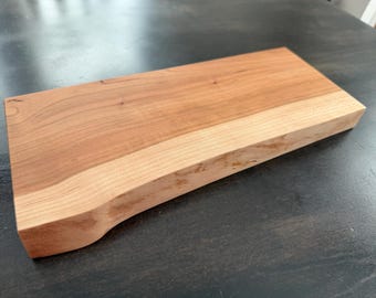 Live Edge Cherry Charcuterie Board: voedselveilige olie- en wasafwerking