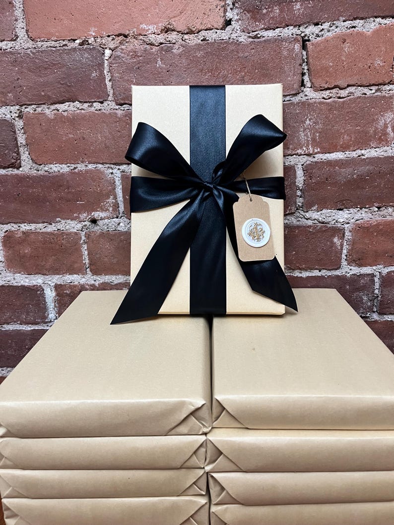 12 månader med böcker | Adventskalender | Handplockade och hållbart inslagna | Varsamt använda eller nya böcker bild 2