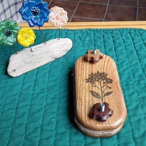 Pocket Flower Press, Oak,  Plant preservation tool