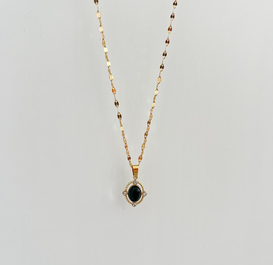 Vintage Black Stone Necklace, Black Pendant Necklace, Vintage Gold