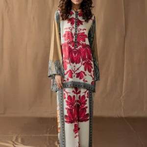 Bedrucktes Seidenkleid: Pakistanischer Ethno-Anzug