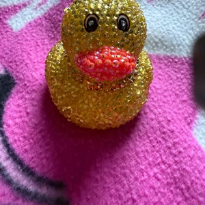Patito de goma con diamantes de imitación: ¡Pato amarillo brillante! - Mediano