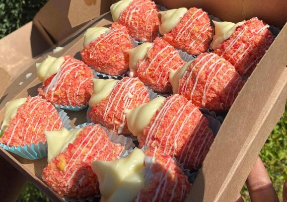 Strawberry Cheesecake Stuffed Berries with Crumble Topping
