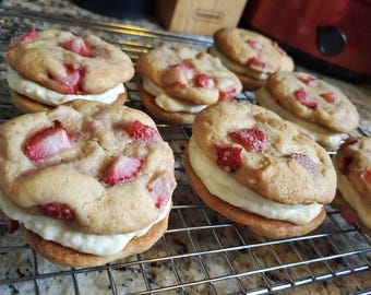 Strawberry Cheesecake Sandwich Cookies – The Ultimate Dessert Cookie Recipe