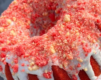 Strawberry Crunch Pound Cake Delight