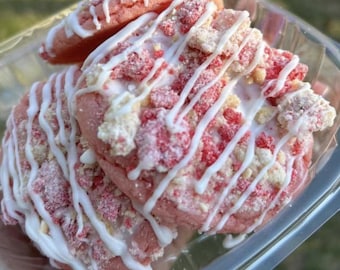 Strawberry Delight Crunch Cookies: A Sweet and Crispy Treat