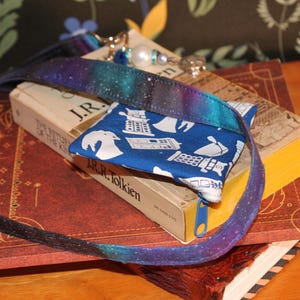 Mini sac à fermeture éclair et long cordon Dr. Who inspiré
