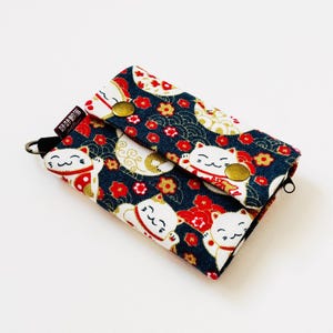 Japanische Glückskatze | Stoff Geldbörse | Geldbörse mit mehreren Taschen | Stoffkartenhalter | Bunte Geldbörse | kleine Frauen Geldbörse | Maneki neko