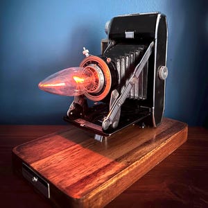 Luz ambiental para cámara. Artesanía reciclada. Fabricada en EE. UU. Luz regulable.