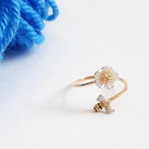 Gold Sterling Silver Yarn Tension Ring Bee & Flower Adjustable Size 5-10 Crochet Ring Beginner Knitting Gift Regulator Tool Yarn Guide