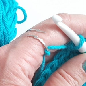 Yarn Tension Ring Lightning Bolt Silver Adjustable Size 5-10 Crochet Ring Beginner Knitting Crochet Gift Tension Regulator Tool Yarn Guide