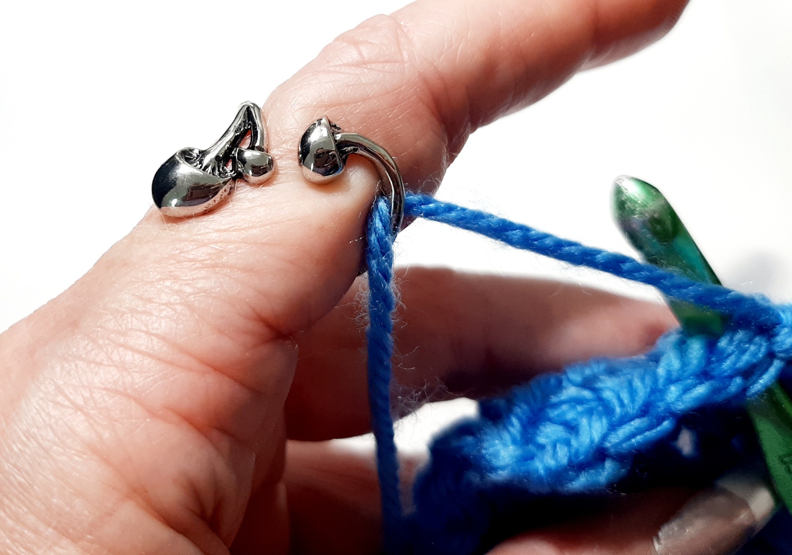 8 Pcs Knitting Loop Crochet Ring Adjustable Knitting Loop Ring Adjustable  Braided Ring Metal Yarn Guide Finger Holder Peacock Open Finger Thimble Finger  Crochet Ring Accessories for Crafts(Silver)