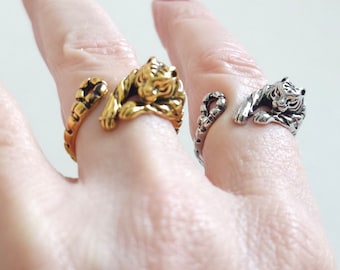 Yarn Crochet Tension Ring Tiger Knitting Ring for Finger Adjustable Size 6-11 Crochet Guide Tension Regulator Gift for Crocheter