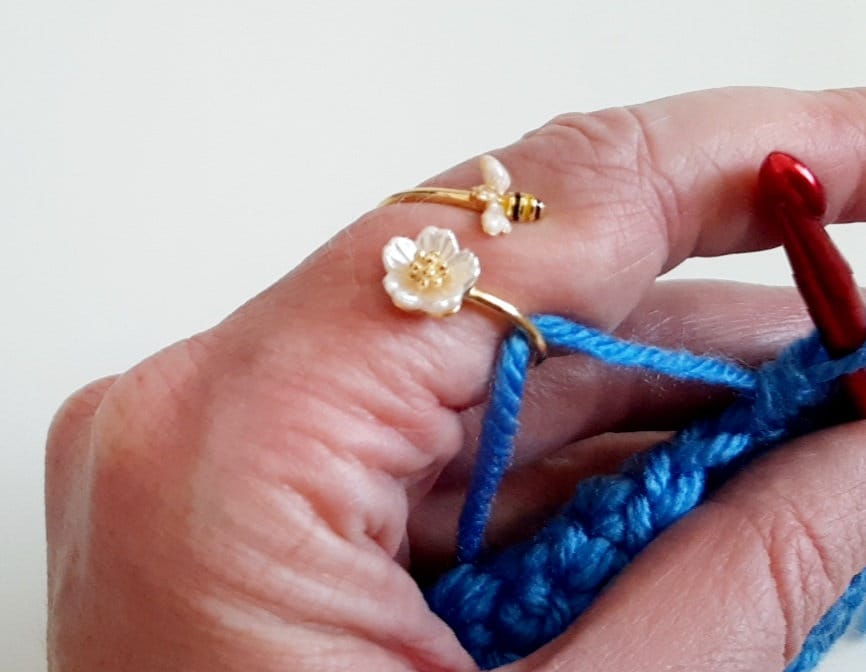  Silver Yarn Tension Ring Bee & Flower Adjustable Size 5-10 Crochet  Ring Beginner Knitting Crochet Gift Tension Regulator Tool Yarn Guide :  Handmade Products