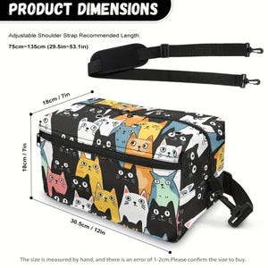 May include: A rectangular lunch bag featuring a colorful cat pattern with a black adjustable shoulder strap. The bag measures 12 inches by 7 inches by 7 inches, and the strap length is adjustable between 29.5 inches and 53.1 inches.