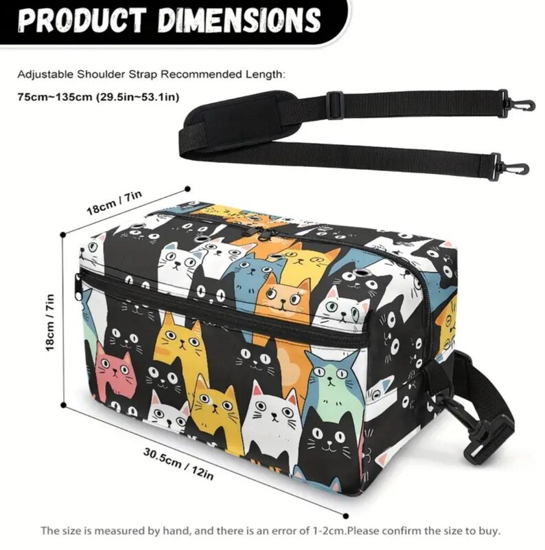 May include: A rectangular lunch bag featuring a colorful cat pattern with a black adjustable shoulder strap. The bag measures 12 inches by 7 inches by 7 inches, and the strap length is adjustable between 29.5 inches and 53.1 inches.