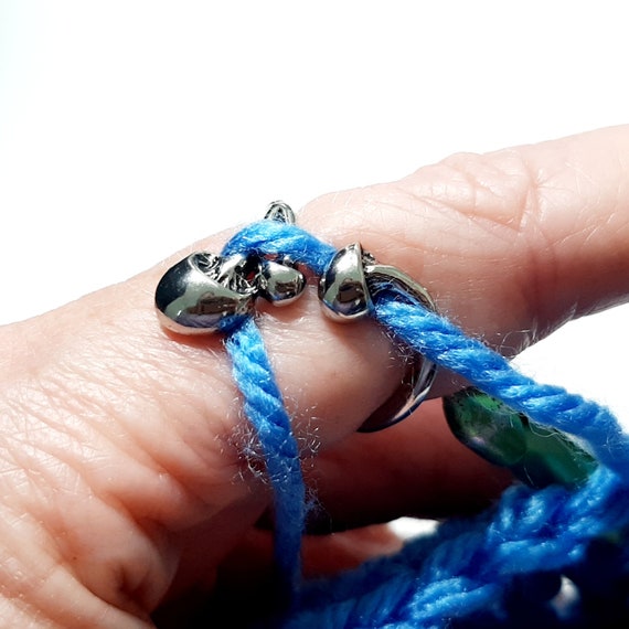 1 Set Alloy Crochet Ring, Adjustable Size Knitting Winding Finger Ring  Peacock Style With Yarn Guide, DIY Handmade Knitting Ring Loop Crochet