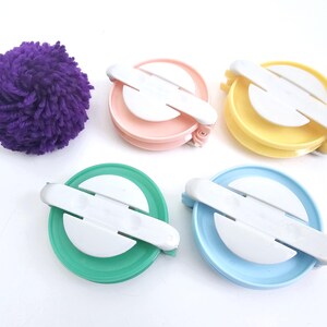 1pc Large Pompom Maker Yarn Fluff Ball for Beanie hats and Pom pom Crafts DIY Yarn Tool for Making Yarn Balls Yarn Easy Craft for Kids