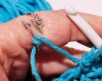 2 Dragon Crochet Rings With 20 Marker Clips - Adjustable Flying Dragon Yarn Guide Set For Knitting & Crocheting