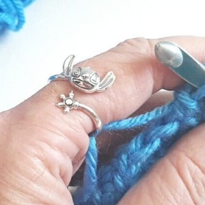Yarn Tension Ring Alien Creature Stitch Silver Adjustable Size 6-10 Crochet Ring Beginner Knitting Crochet Gift Tension Regulator Tool