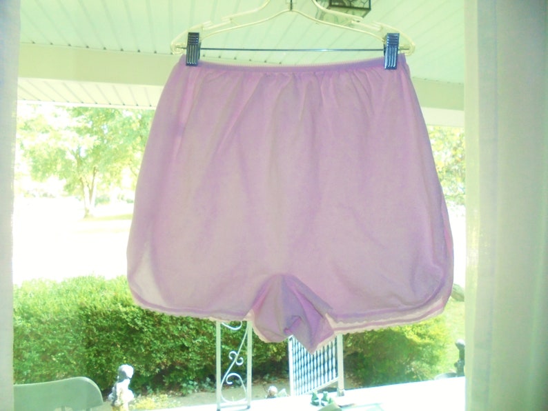 Pink Vtg Granny panties sz 8 Cotton Vintage Lingerie Bloomer
