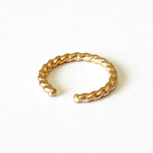Manchet Oorbel - 14k geel goud gevuld - Twisted Ear Cuff - Faux Piercing - Kraakbeen - Septum - Fake Lip Ring - Nikkelvrij