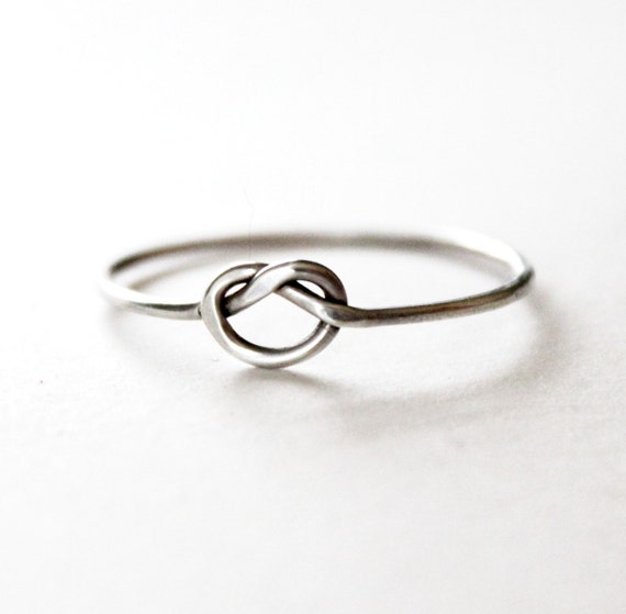 True love deals knot ring