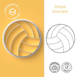 Può includere: Un tagliapasta in plastica bianca a forma di pallavolo. Il tagliapasta è mostrato su uno sfondo giallo. Il tagliapasta è lavabile in lavastoviglie e sicuro per gli alimenti.