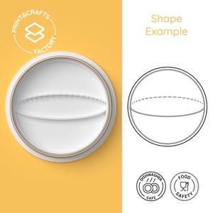 Peut inclure: Un emporte-pièce circulaire blanc avec un bord doré et un design intérieur incurvé. L'image comprend le texte "Print & Crafts Factory" et un exemple de forme. Le design est lavable au lave-vaisselle et sans danger pour les aliments.