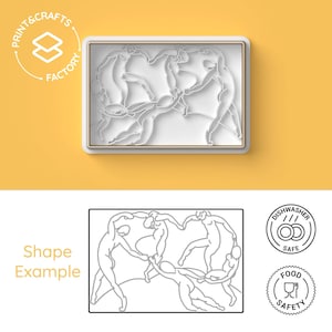 Pode incluir: Um cortador de biscoitos de cerâmica branca em forma de um grupo de pessoas dançando. O cortador de biscoitos é adequado para lava-louças e alimentos.