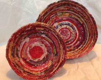 Ensemble de 2 paniers de bols en bobine de chute de tissu faits à la main multicolore rouge