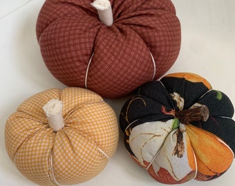 Set n°3 : Décoration d'automne de citrouilles en tissu fait main (rouge-marron, jaune, orange, noir).