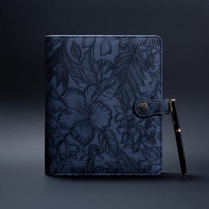 Carpeta de cuero azul personalizada con nombre y logotipo, con botón, de 6 anillas, con tapa para libreta A5 en relieve, monedero para mujer, regalo para niña.