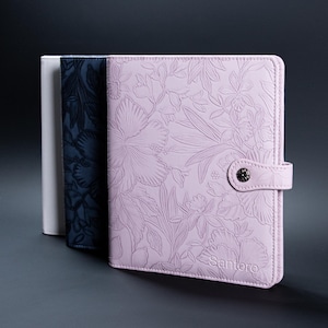Pasta feminina, pasta de couro com nome e logotipo personalizados e botão, pasta de 6 argolas personalizada, capa para caderno A5 com relevo, presente para ela