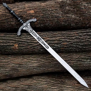 Handmade Bloodborne Sword Replica: Engraved Steel Blade, Leather Scabbard
