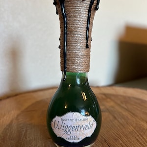 Wiggenweld Potion | Wizarding World decorative Potion Bottle | Harry | Bookshelf decor | Halloween decor | color changing