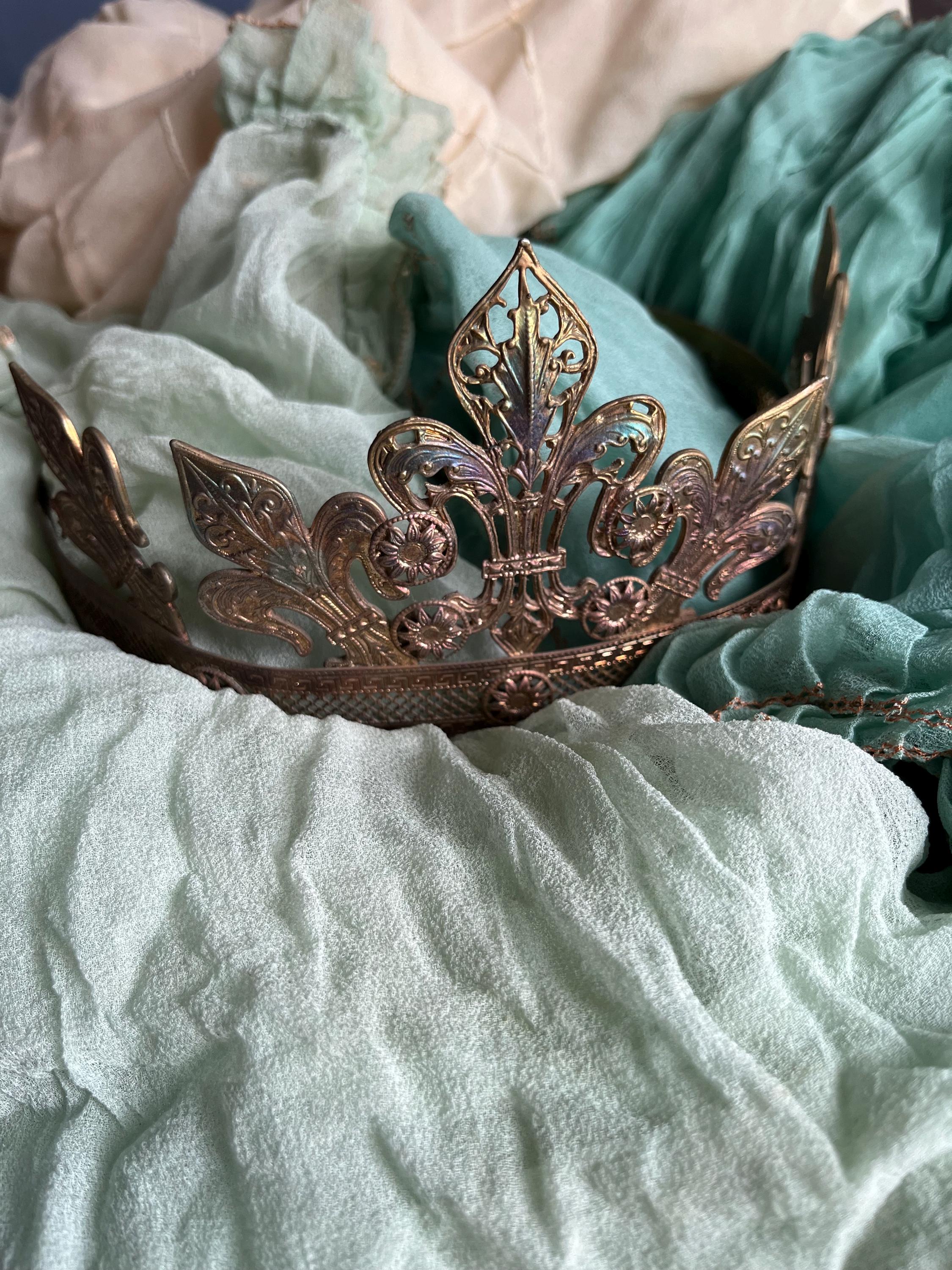 Vintage Gold Fleur-de-Lis Crystal Tiara - Vintage Women Accessories Fleur De Lis Gold King Crown: Medieval Baroque Cosplay Tiara  main image 2