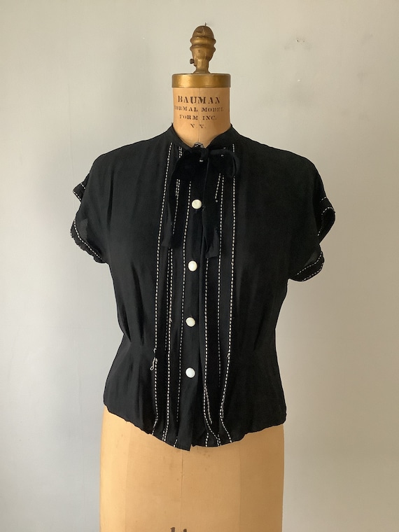Vintage 1940s Black and White Rayon Women’s Blouse