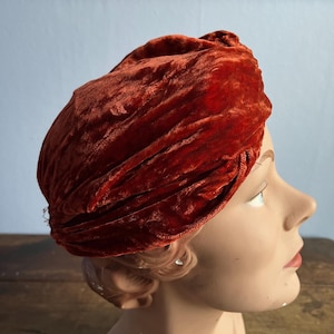 Vintage 1920s 1930s Rust Velvet Cloche Hat Turban